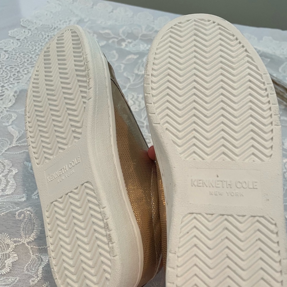 NEW Kenneth Cole Metallic Sneakers Kids - Picture 5 of 5